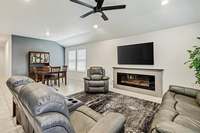 Building Photo - 2322 Sky Crest Dr