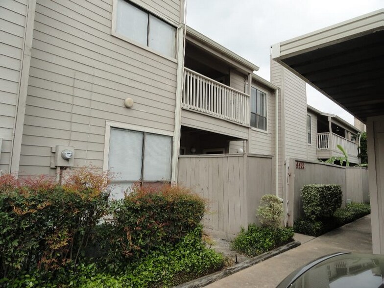 Primary Photo - 9522 Pagewood Ln