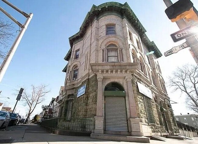 Primary Photo - 99 Lembeck Ave