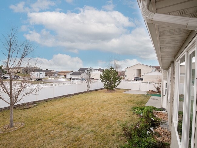 Building Photo - 1741 Golf Dr