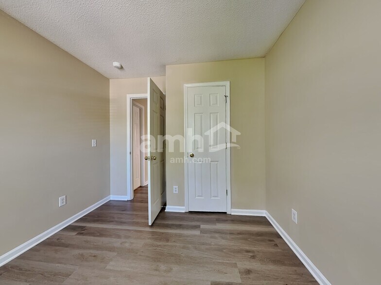 Building Photo - 3600 Mountain Brook Cir