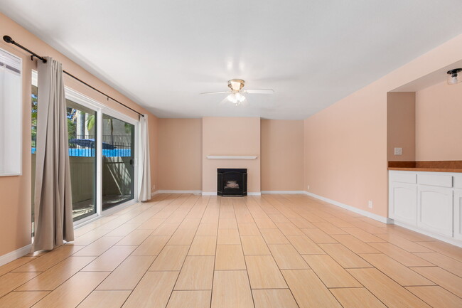 Building Photo - 2625 Pirineos Way