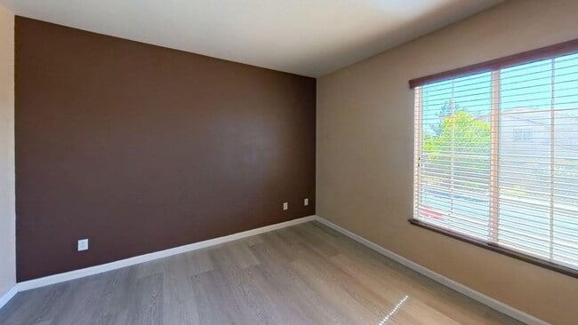 Building Photo - 37978 Spur Dr