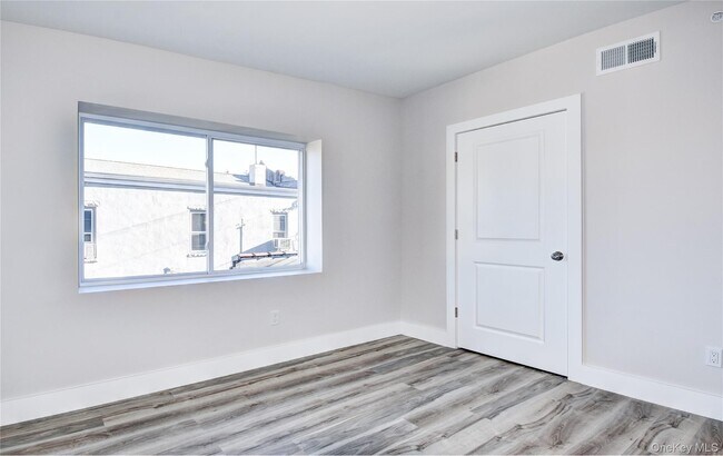 Building Photo - 292 Main St