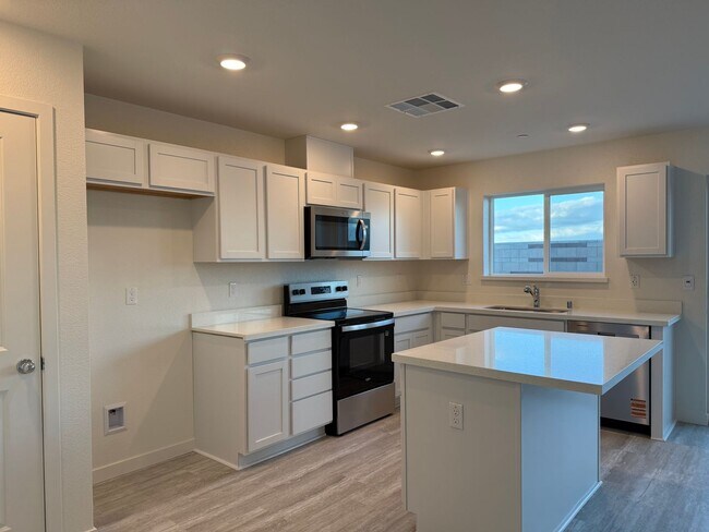 Building Photo - 4 Bed 2.5 Ba 2 Story 2 Car