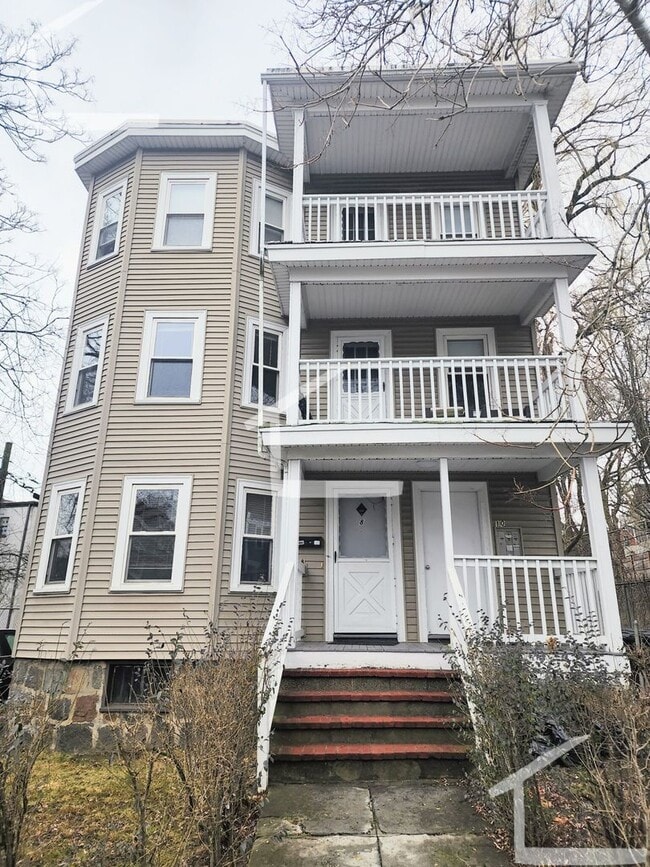 Building Photo - Large and Sunny 2-Bed, 1-Bath in JP Avail for June