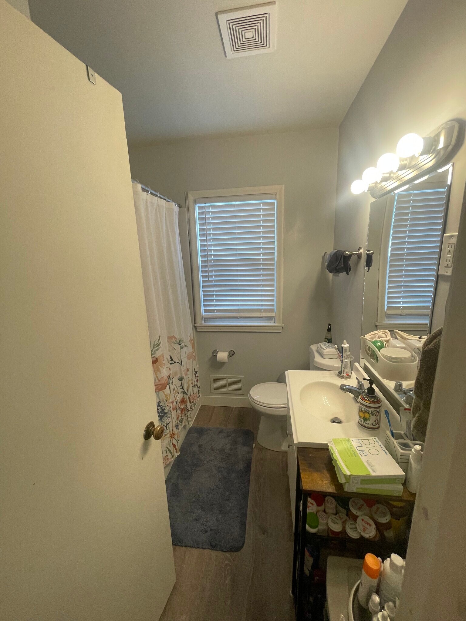 Building Photo - 1525 University Ave NE