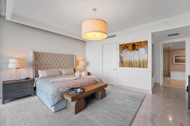 Building Photo - 10201 Collins Ave