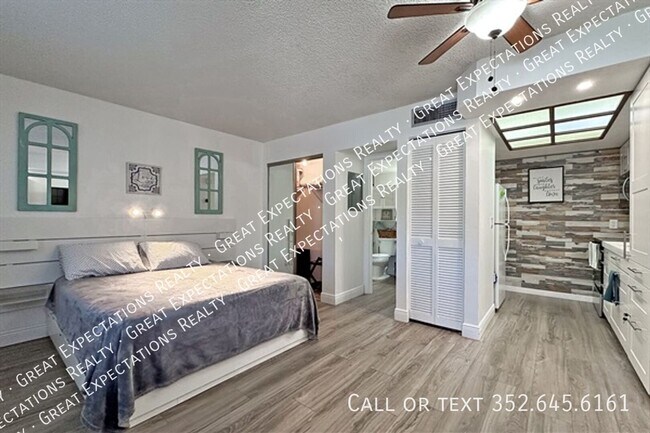 Building Photo - 20800 River Dr