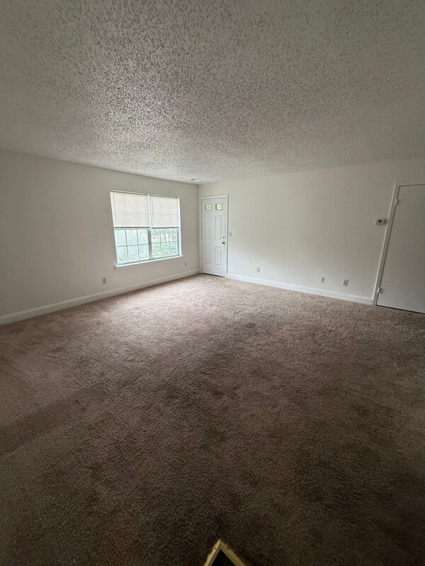 Building Photo - 530 Davina Ct