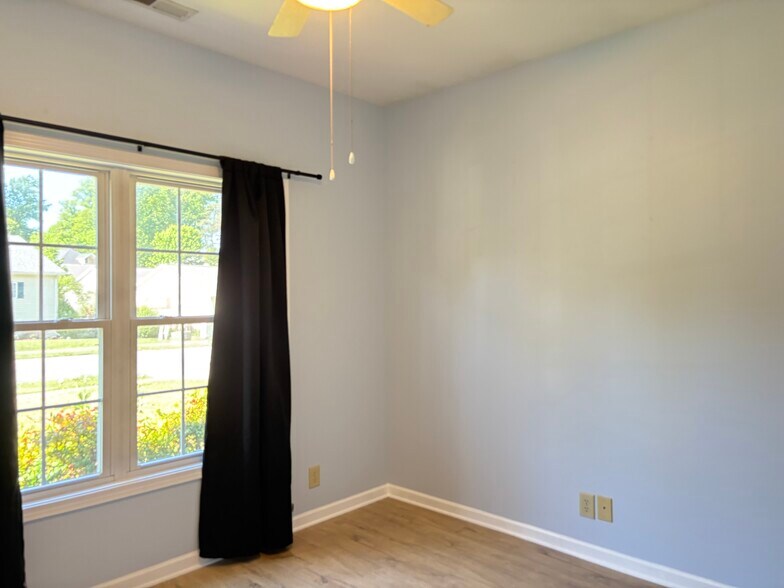Building Photo - 118 Helen Ct