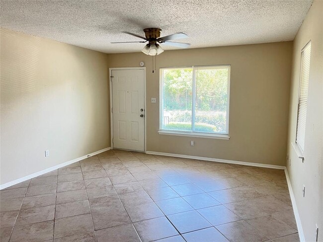 Building Photo - 3112 Govalle Ave