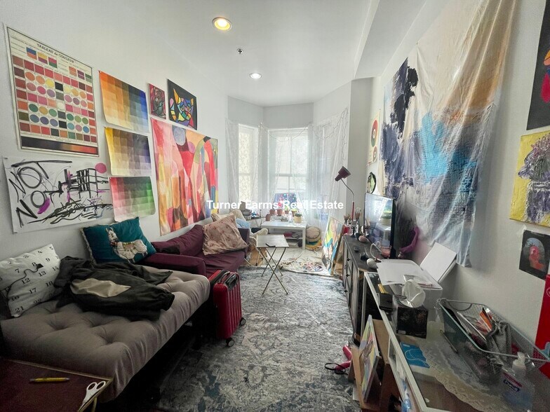 Primary Photo - 243 Northampton St