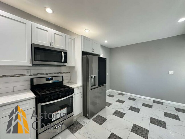 Building Photo - 3004 Clifton Ave