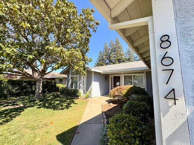 Building Photo - Beautiful 3 Bedroom, 2.5 Bathroom Fully Remodeled Home in Orangevale!