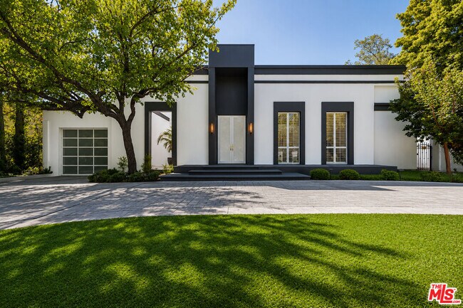 Building Photo - 703 N Maple Dr