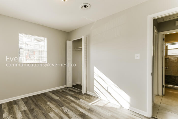 Building Photo - 1120 Constantine St