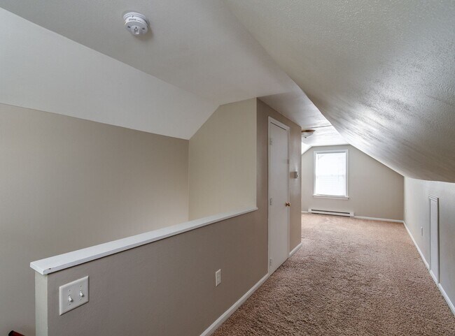 Building Photo - Rare home available for rent in Eken park!