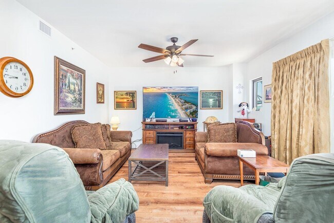 Building Photo - Gulf View Three-Bedroom