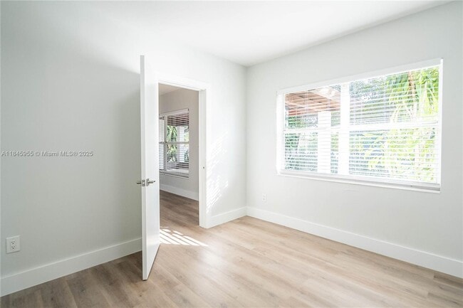 Building Photo - 1691 NE 143rd St