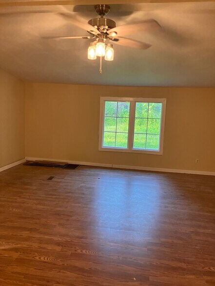 Building Photo - 2831 Oak Hill Cir