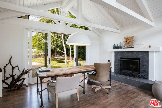 Building Photo - 29225 Cliffside Dr