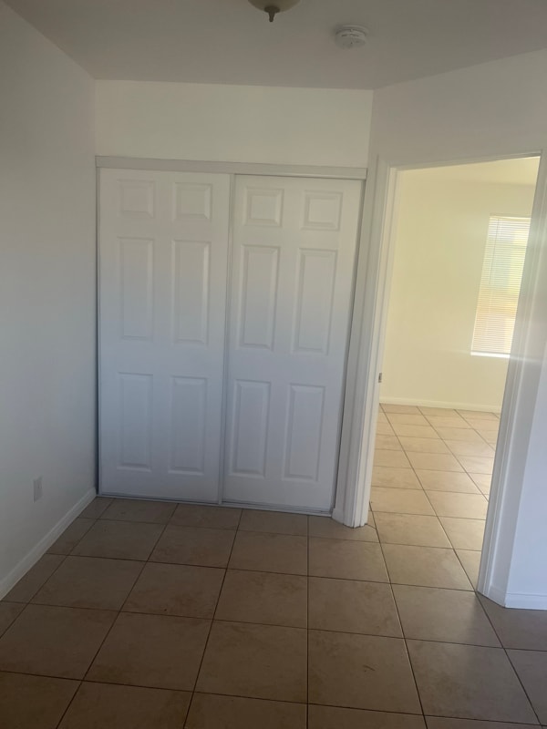 Building Photo - 102 W Hall Ave