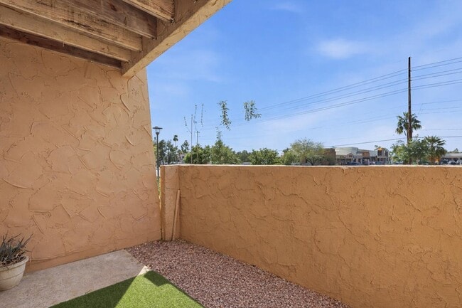 Building Photo - 8055 E Thomas Rd