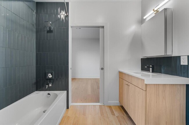 Building Photo - 525 AVENUE E