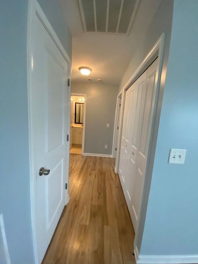 Building Photo - 8547 Heirloom Dr NE