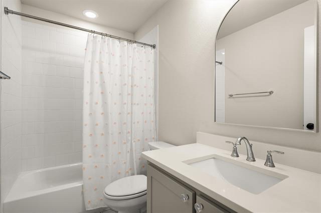 Building Photo - 2560 Shady Tr