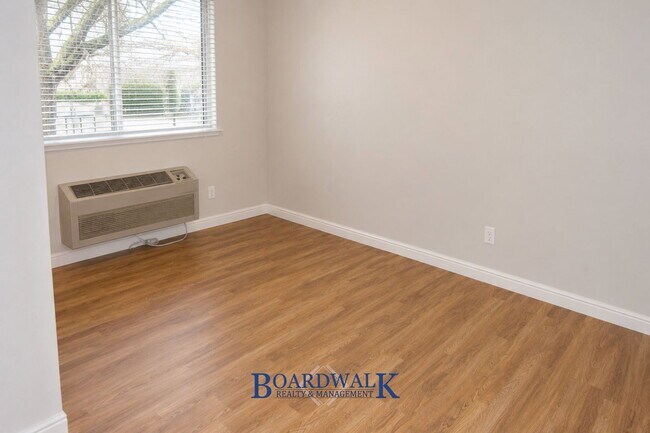Building Photo - 161 Beryl Ave