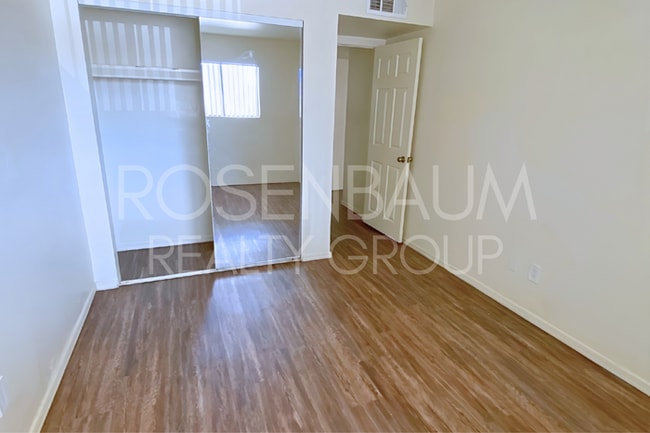 Building Photo - 455 W Kelso St