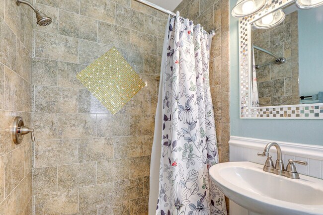 Building Photo - 2408 Brink Ave