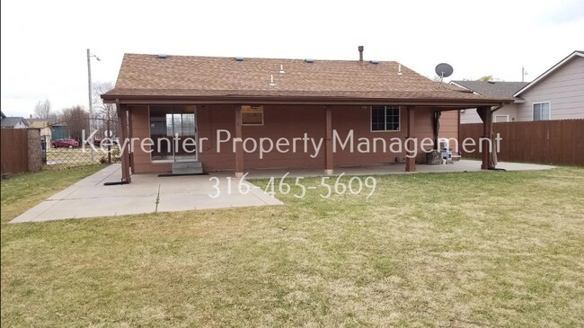 Building Photo - Spacious 4 Bedroom 2 Bathroom House