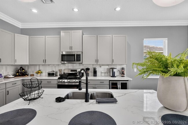 Building Photo - 15660 Goldfinch Cir