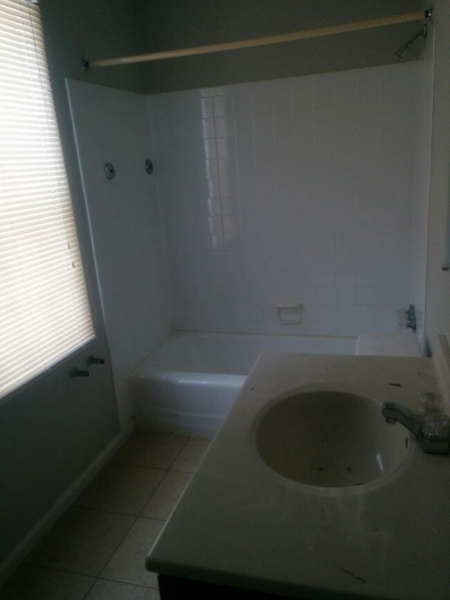 Building Photo - 723 Whitcomb St