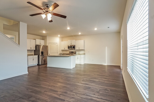 Building Photo - 5584 Timber Leaf Lp