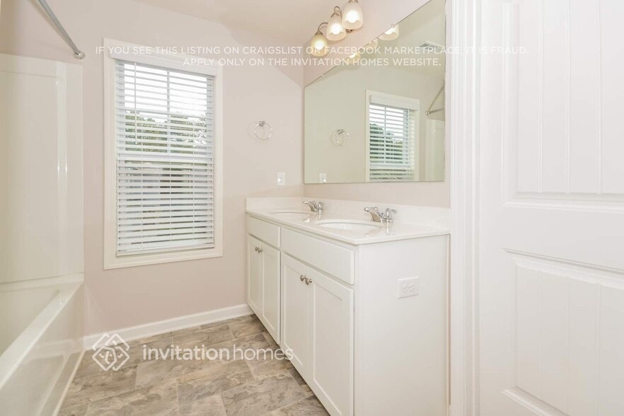 Building Photo - 119 Woodhouse Cir