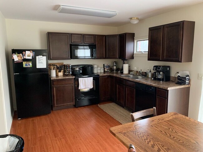 Building Photo - Charming 2-Bedroom Duplex for Rent in Brid...