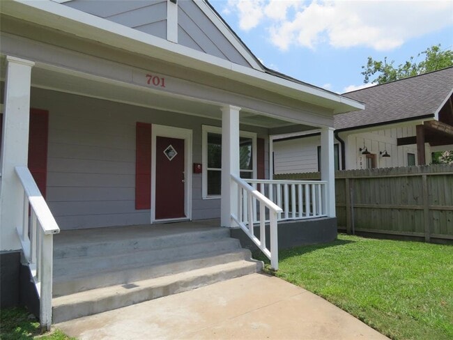 Primary Photo - 701 Dumble St
