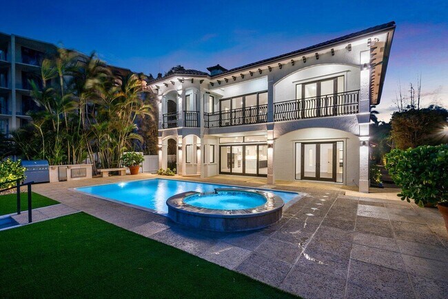 Building Photo - 1 18th Ave S