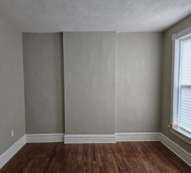 Building Photo - 5256 Lotus Ave