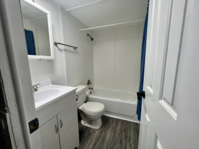 Building Photo - 308 Locust St