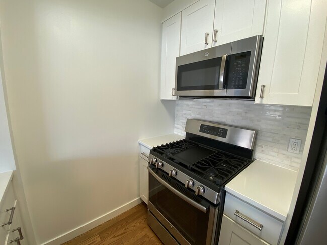 Building Photo - 75-25 153rd St