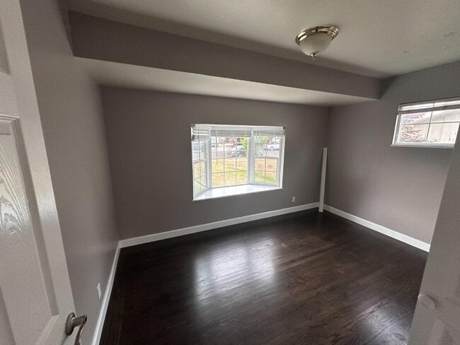 Building Photo - 756 Broadmoor Dr