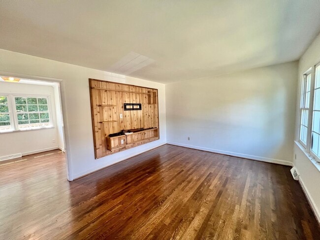 Building Photo - Charming 3BD, 1.5BA Raleigh Home in a Prim...