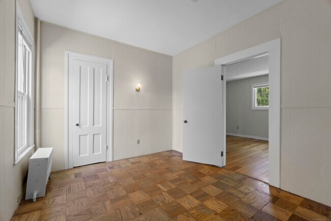 Building Photo - 671 Cornwall Ave