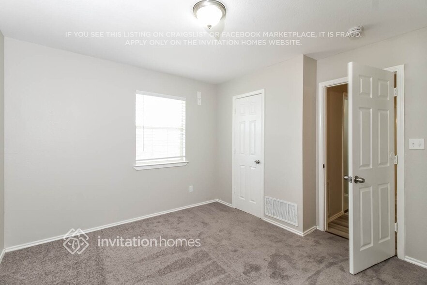Building Photo - 813 Valley View Dr