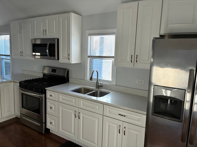 Building Photo - 544 W Cullerton St